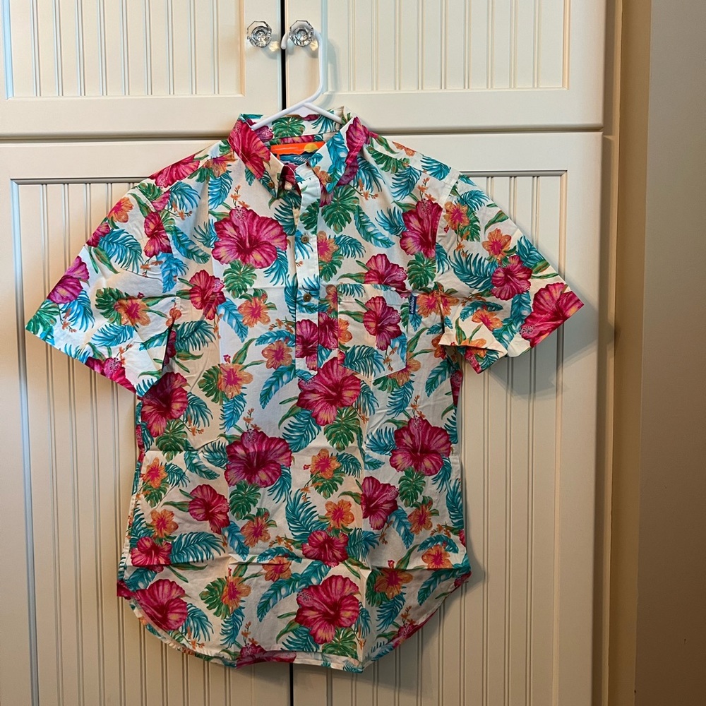 Chubbies - Men’s 1/2 Button Down Shirt - Pattern: the Flower the Leader - Medium